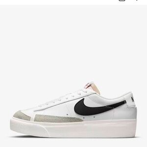 Nike White and Black Sneakers